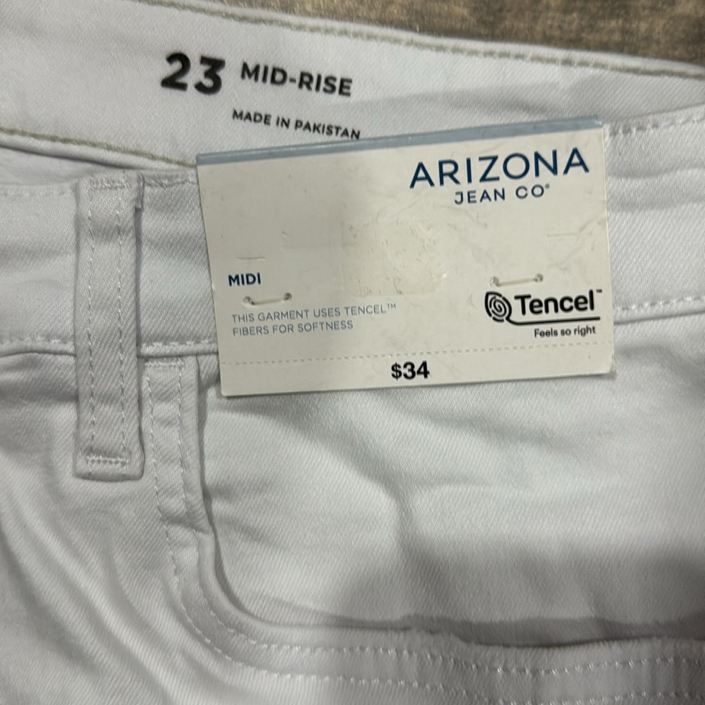 Shorts - Picture 3 of 4